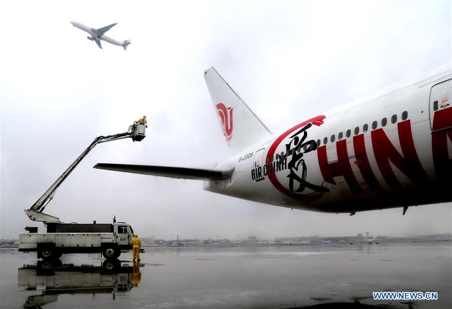 CHINA-SHANGHAI-AIRPORT-SNOWFALL (CN) 