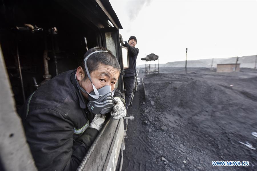 CHINA-XINJIANG-STEAM LOCOMOTIVE-DRIVER (CN)