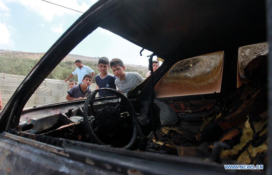 MIDEAST-NABLUS-BURN-CARS