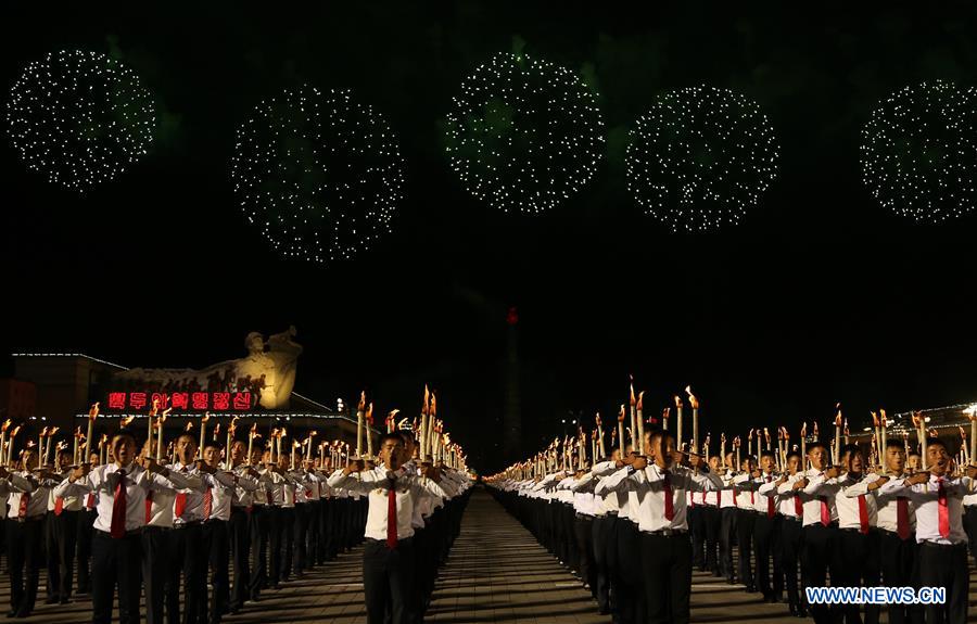 DPRK-PYONGYANG-YOUTHS-TORCH-PARADE