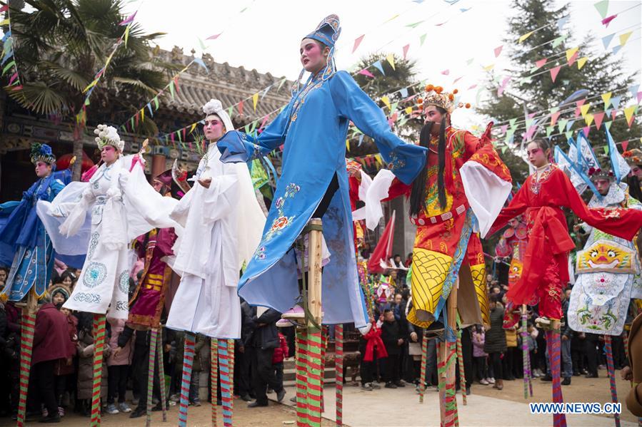 CHINA-GANSU-LONGNAN-LANTERN FESTIVAL-SHEHUO (CN)