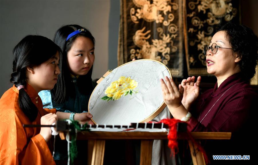 #CHINA-SHIJIAZHUANG-EMBROIDERY (CN)