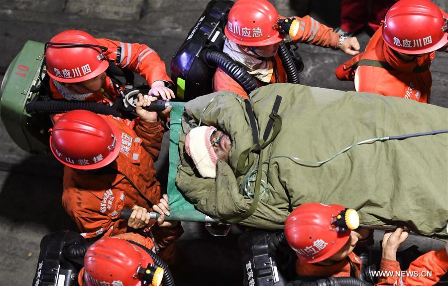 (SPOT NEWS)CHINA-SICHUAN-COAL MINE ACCIDENT-SURVIVORS (CN)