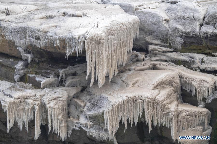 CHINA-HUKOU WATERFALL-WINTER SCENERY(CN)