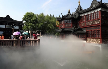 Shanghai's Yuyuan Garden opens its spraying system to cool down tourists