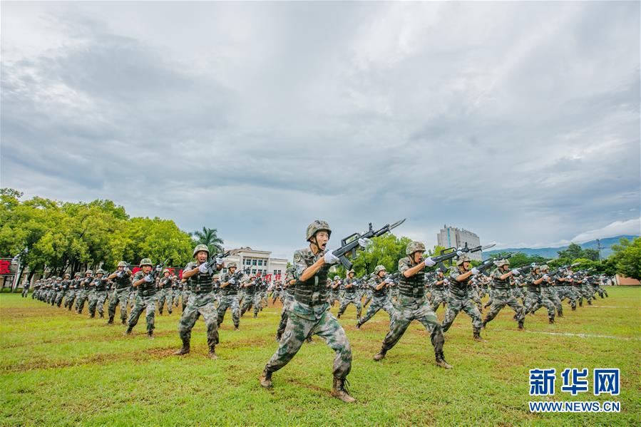 （在习近平强军思想指引下·我们在战位报告·图文互动）（2）千里移防，铁心跟党走——南部战区陆军第75集团军某红军旅政治建军、练兵备战记事