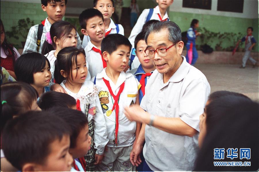 （新华全媒头条·图文互动）（8）凝聚民族复兴的精神伟力——以习近平同志为核心的党中央重视思想道德建设关心关爱道德模范纪实