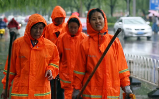 回家路上的“等雨人”