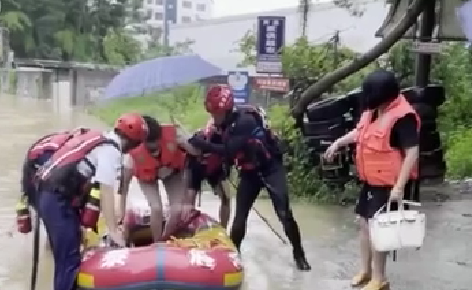 福建：台风“卢碧”来袭 多地迎强降雨